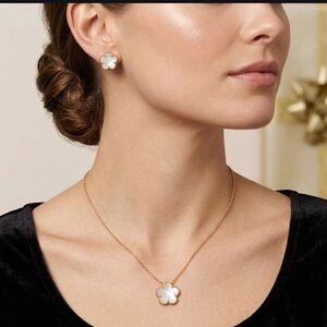 Stainless steel Gold and White or Red Flower Jewelry Set